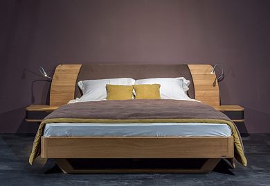 Кровать из массива Mark